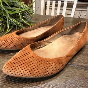 Vionic Women's Tan Suede Perforated Pointed Toe Ballet Flats‎ Comfort Shoes 8.5